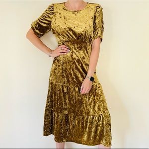Who What Wear Short sleeve Puff mustard midi velour dress